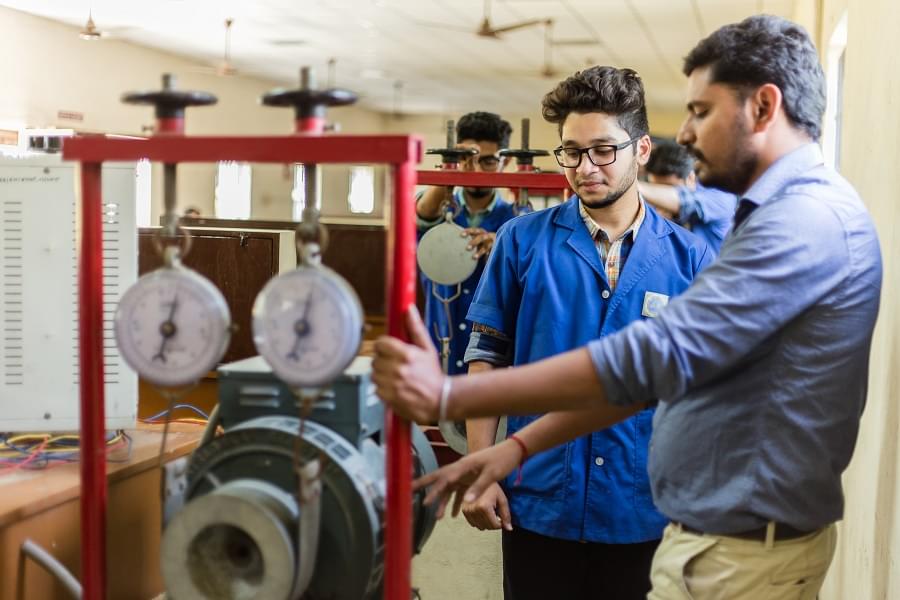 SRM University Ramapuram Engineering Department photo 17